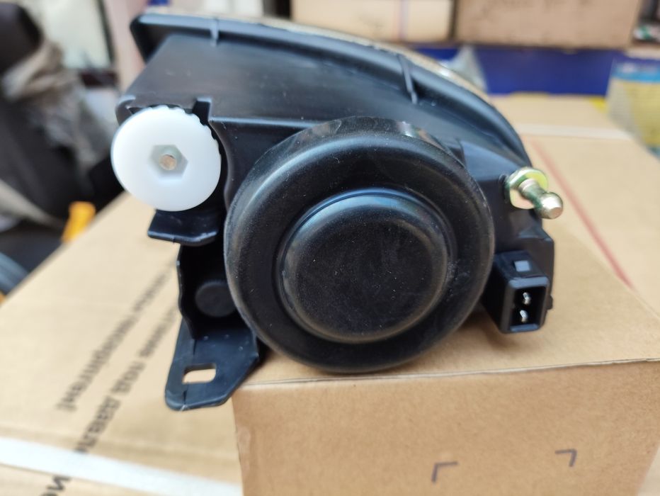 Авенсис туманки 98 год