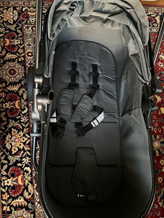 Продам коляску пользовались 3 месяца