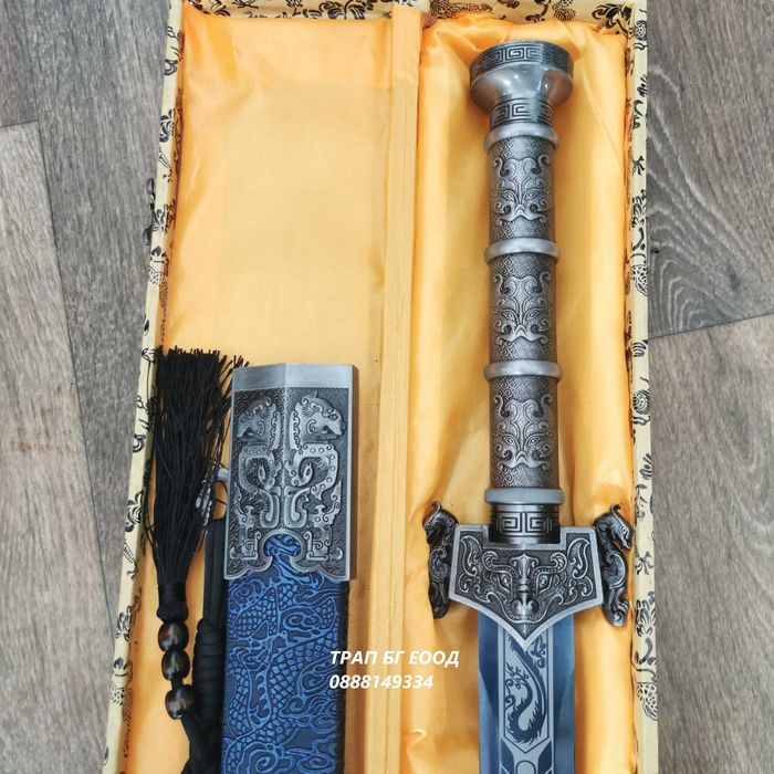 Стоманен меч Син Дракон с масивна дървена кания и метални орнаменти