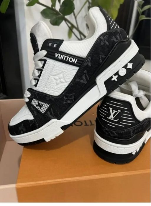 Adidași Luis Vuitton