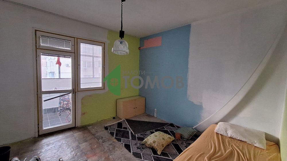 Тристаен апартамент в кв. Железник