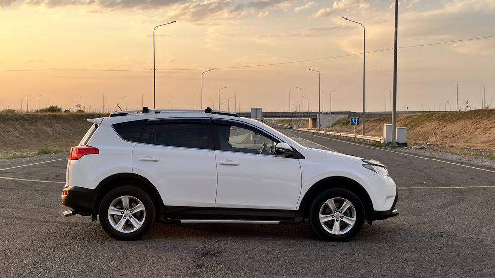 Toyota RAV4 2013год