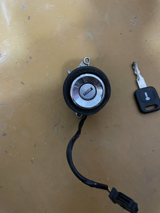 Кнопка багажника ауди 80 б4