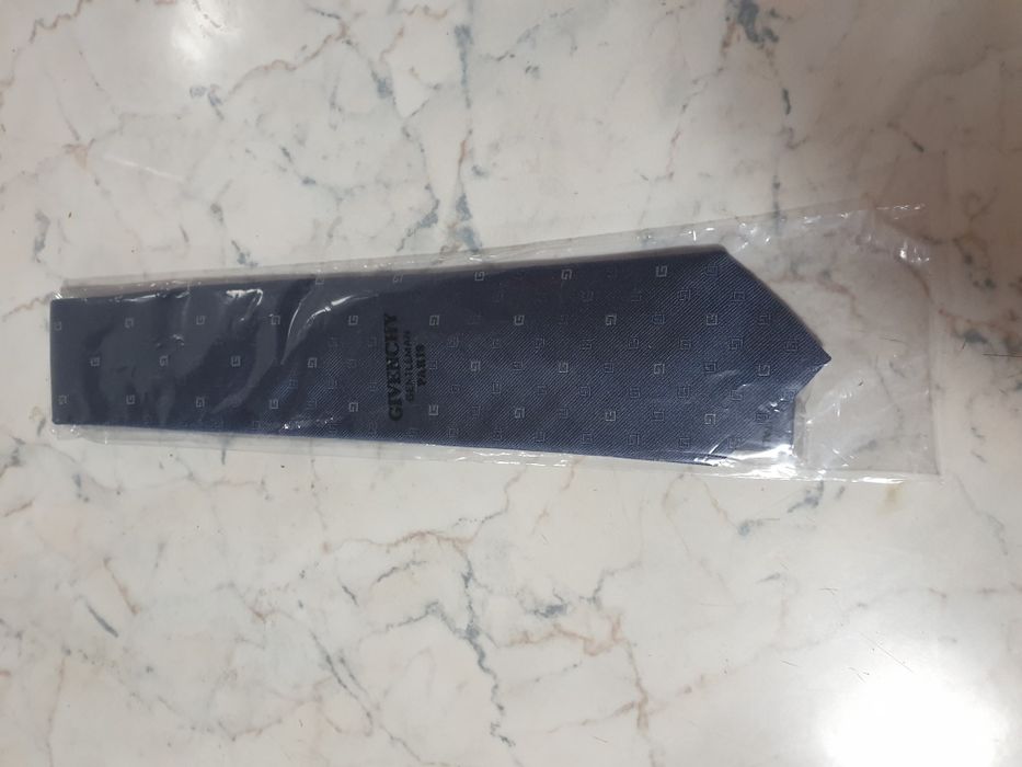 Pret Super! Ptr. Cravata originală Tipla model rar Givenchy - Franta
