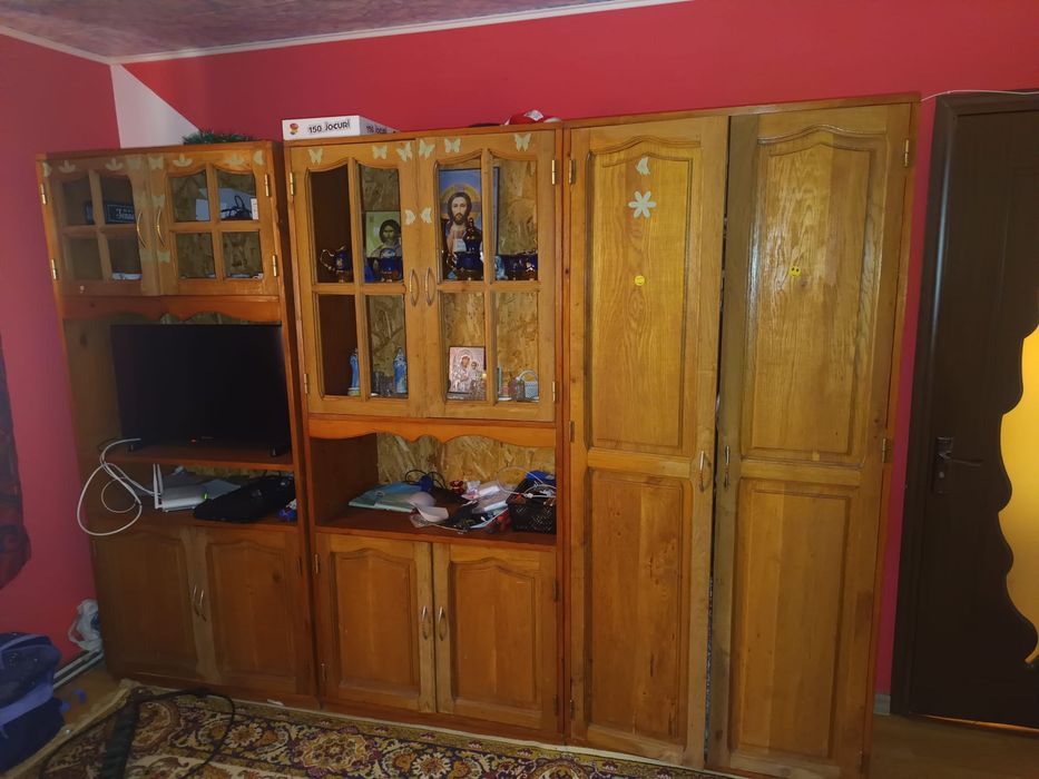 Vand mobila din lemn masiv