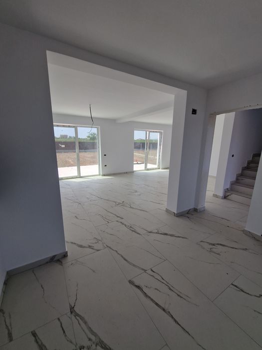 Vând case la cheie individuale P+E 350mp teren aferent