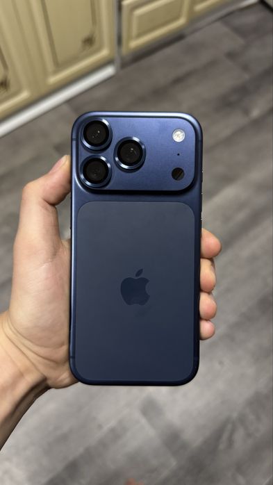 Iphone 17 Pro синий