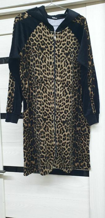 Тигровый Велюр халат и брюки 50 сум