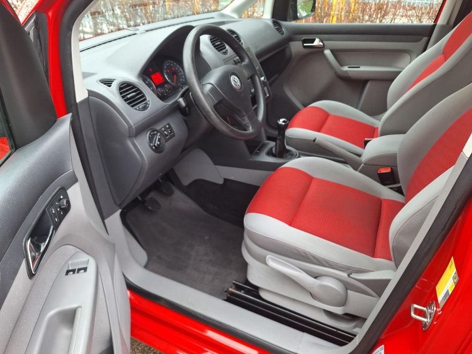 Фолксваген Кади 1,4 бензин 2009 год