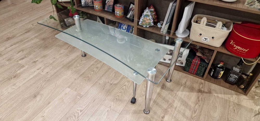 Стъклена холна маса с въртяща основа