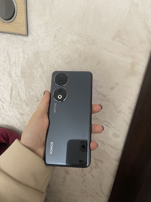Продаю Honor 90  512 gb в идеальном состоянии