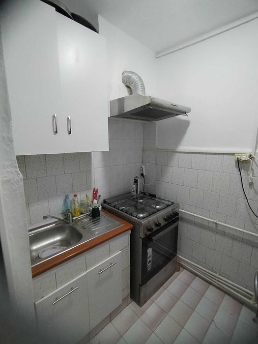 Închiriez apartament 2 camere langa liceul cerna