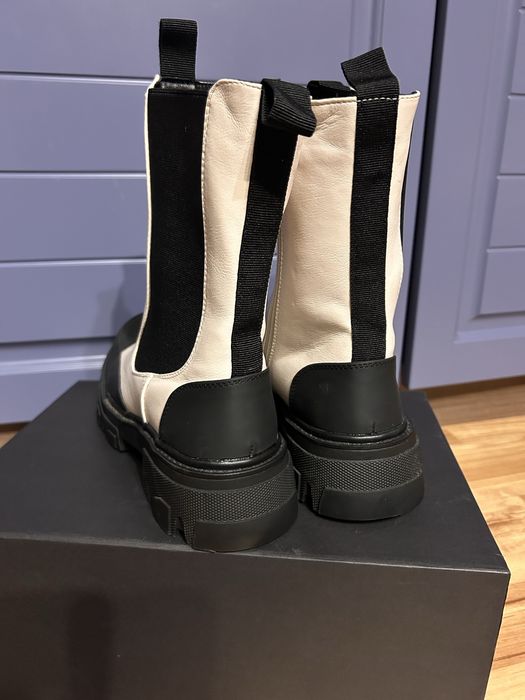 Страхотни чисто нови боти