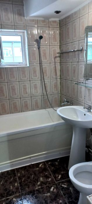 Inchiriez apartament