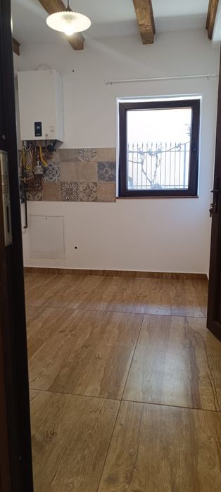 PF vând casă în centru
