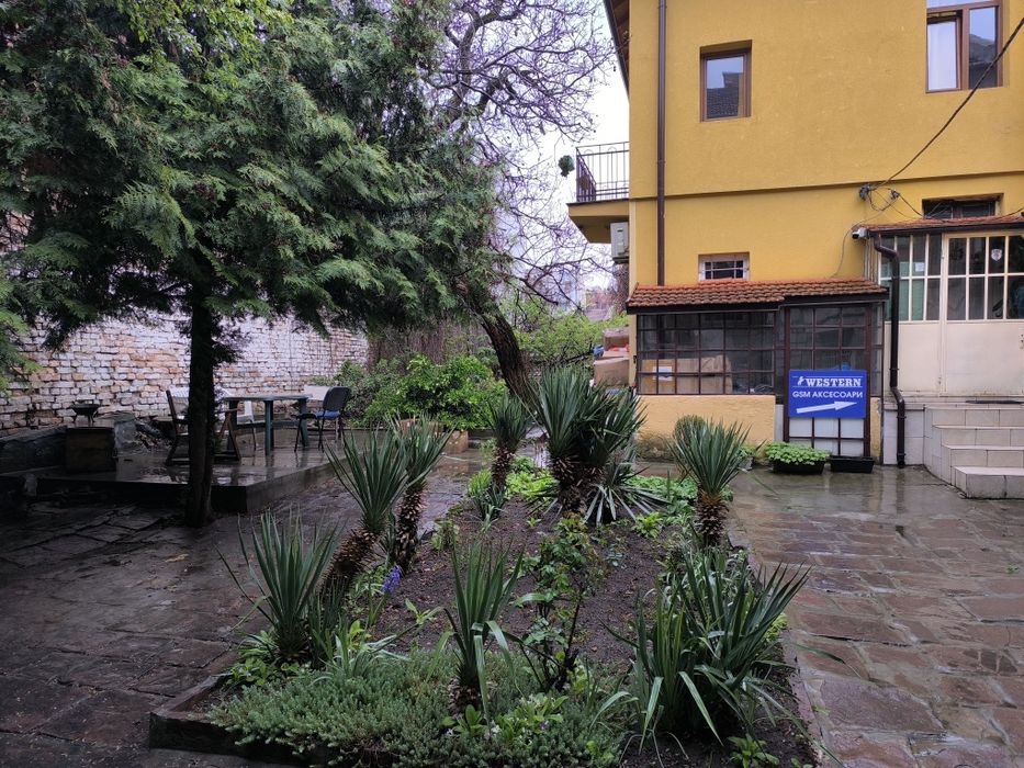 Продава се Тристаен апартамент в София, Център - 70 кв.м за 10 €/кв.м - Снимка #2