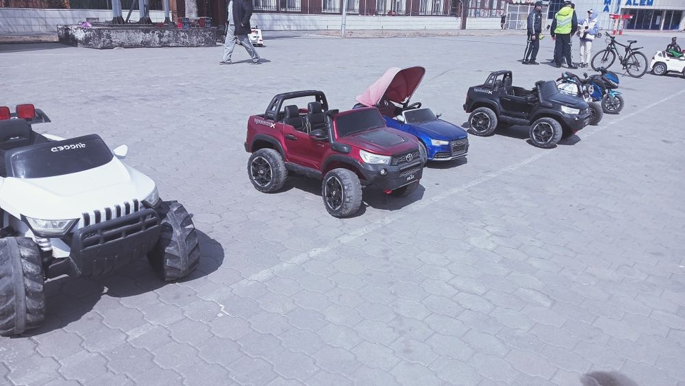 Детский машинки  электромобиль