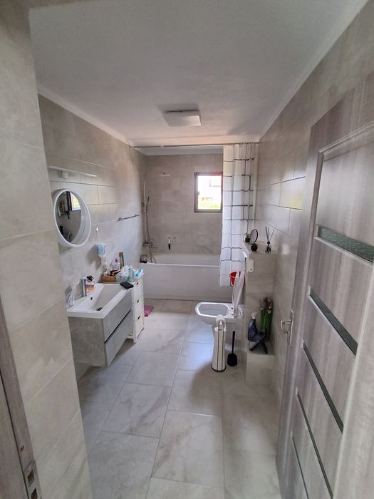 Casa noua ,în comuna Budești, sat Bercioiu la 16 km de centrul orașului Rm Valcea