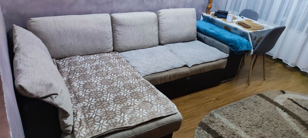 Vând colțar extensibil cu lada depozitare