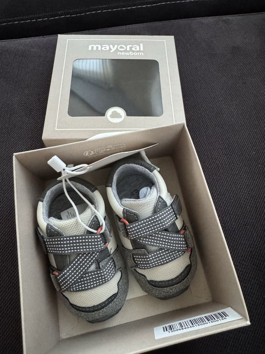 Нови бебешки обувки