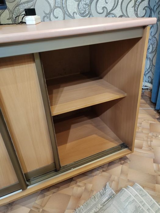 Продам тумбу под телевизор с полками б/у