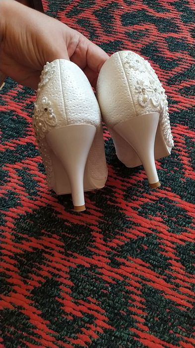Свадебные туфли белые