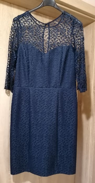 Две рокли за официални поводи