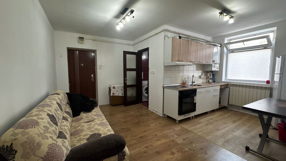Închiriez garsonieră 40 mp Precista