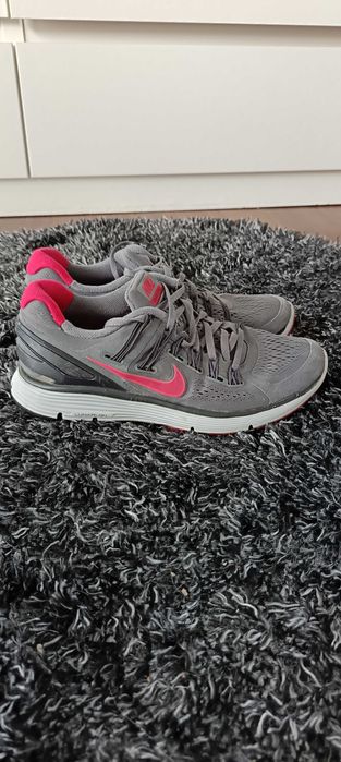 Дамски маратонки Nike размер 39 в сиво и розово