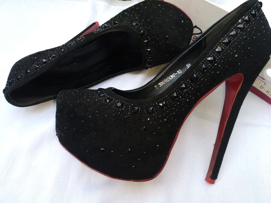 Продам туфли новые