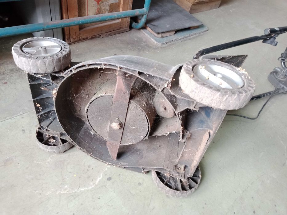 Masina electrica tuns iarba gazon Defecta