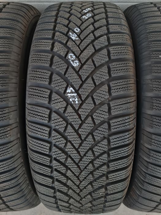 Зимни гуми 4 броя BRIDGESTONE BLizzak  LM005 215 60 R16 дот 2024