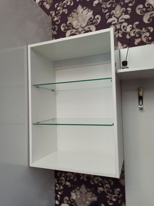 Этажерка со стеклянными полками