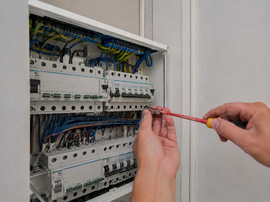 Execut lucrări electrice si de automatizari în Iași