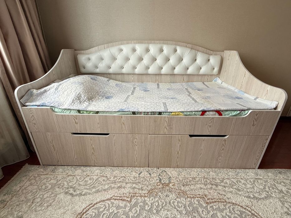 Продаю кровать в хорошом сост.