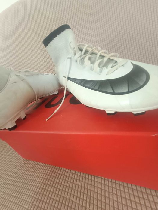 Ghete de fotbal nike mercurial CR7