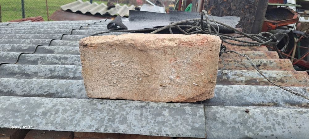 Cărămizi de vânzare