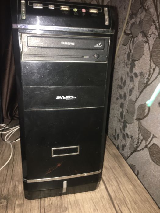 Домащние компютер работает для офис и для дите.