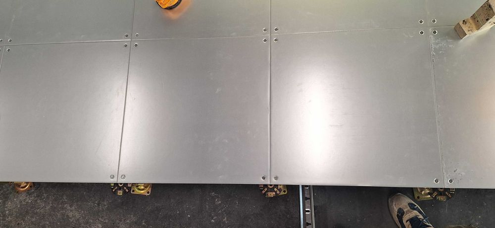 Фальшпол оптом в оцинкованном метале