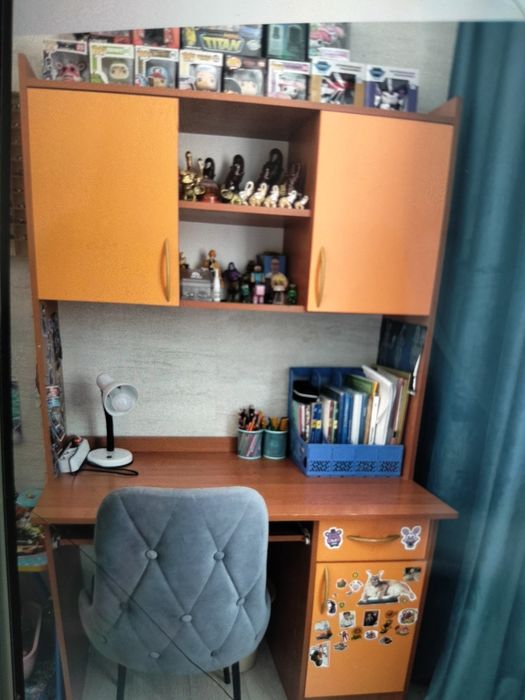 Письменный стол  оранжевый