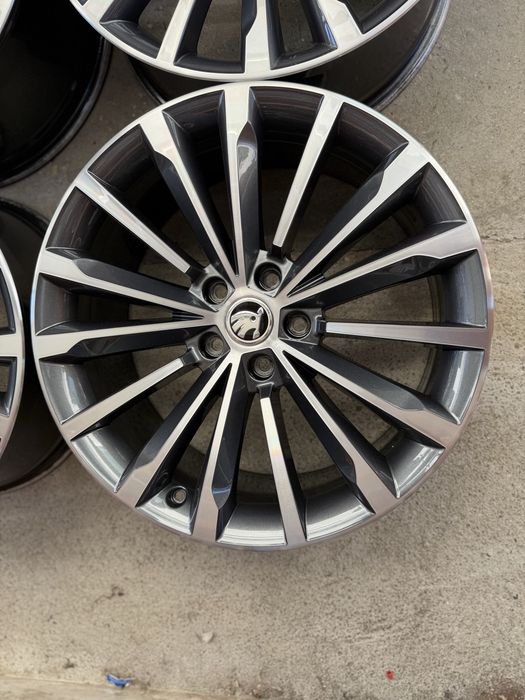 Jante Originale Skoda Superb Octavia 3V Phoenix 5x112 R19 8J ET44 Diamond Cut – Laurin & Klement
