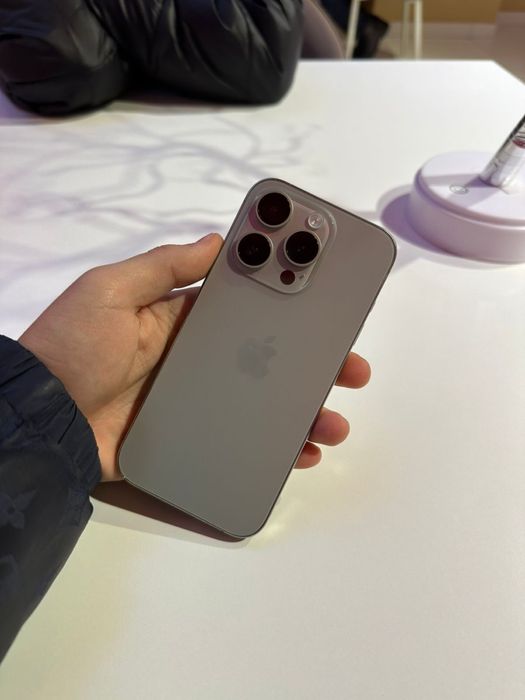 Айфон 15 Про в хорошем состояние