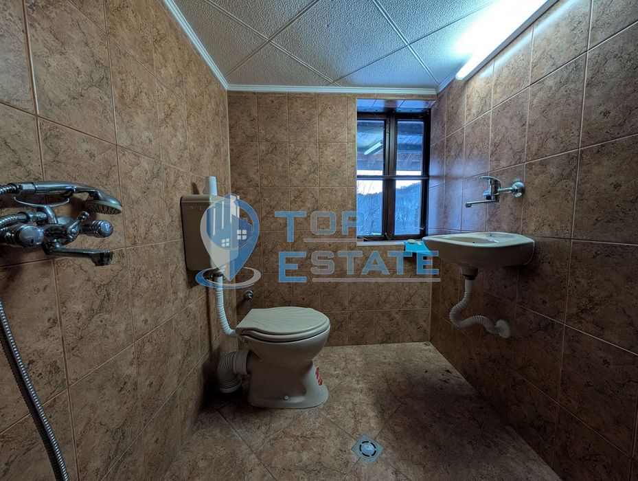 Двуетажна автентична къща в село Кисьовци, област Велико Търново