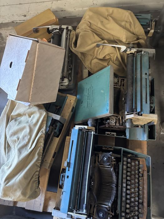 Продавам немски пишещи машини