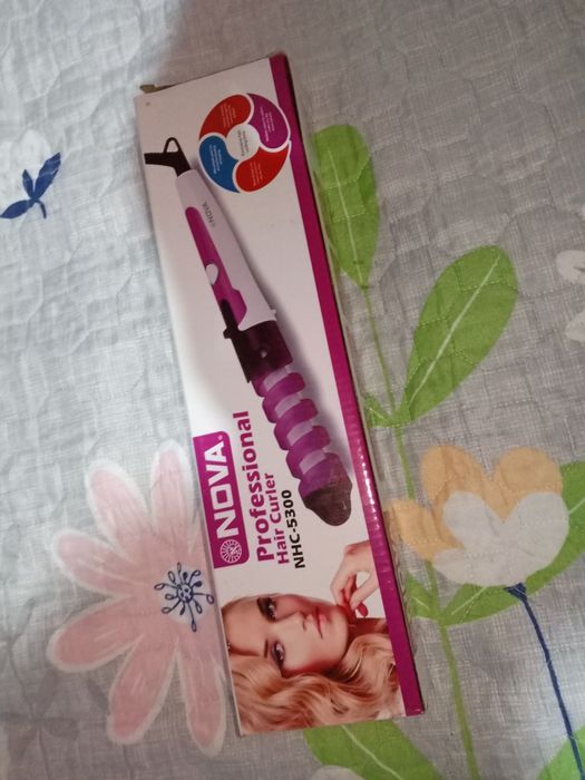 Vând placă de păr ondulat noua