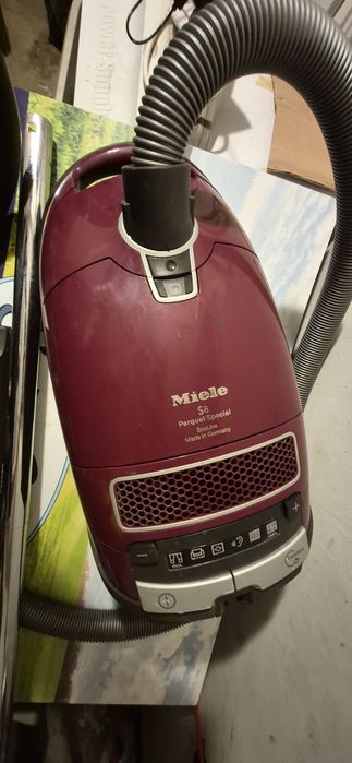 Aspirator Miele S8 Parqut Special