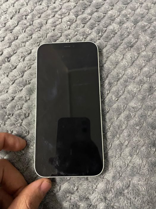 Айфон 12 в хорошем состоянии