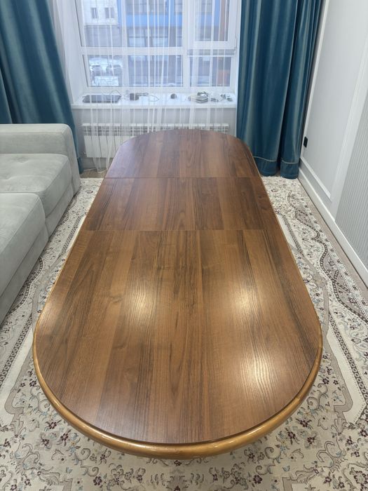 Гостиный стол деревянный