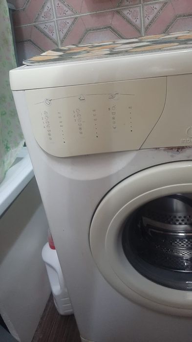 Продам стиральную машинку indesit
