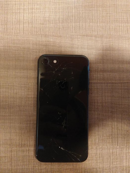 Айфон се2020 на 128гб